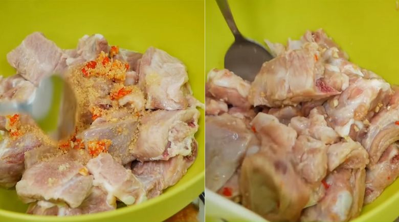 Ướp sườn trong khoảng 30 phút cho ngấm đều gia vị