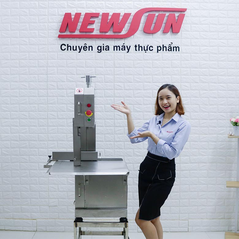 Thiết kế máy cưa xương W300A rất gọn gàng, không làm tốn nhiều diện tích