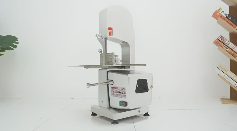 Máy cưa xương công nghiệp ngày càng được sử dụng rộng rãi tại các cơ sở kinh doanh