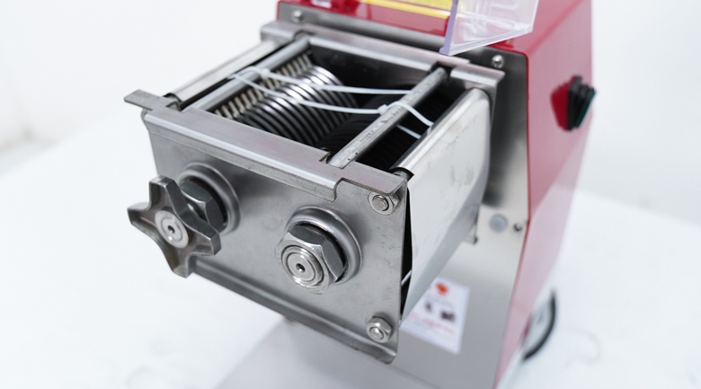 may-thai-thit-tuoi-song-dq-90-ava5 Máy thái thịt tươi sống DQ90