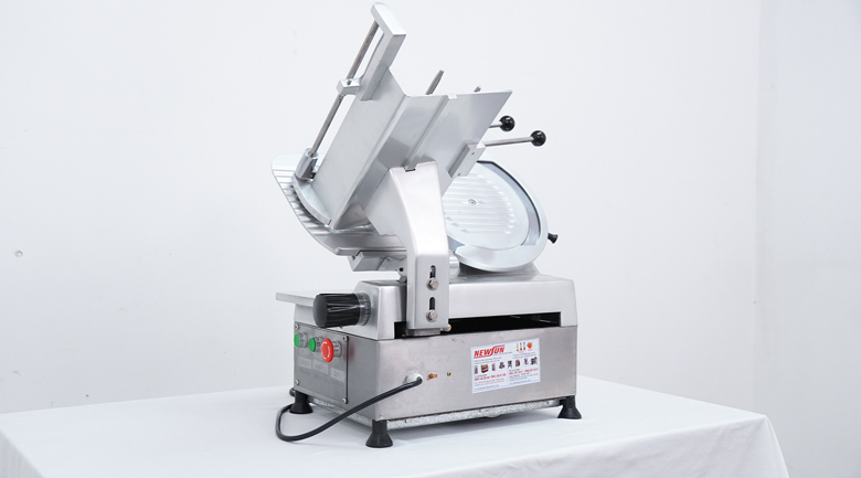 duoi-ava3-may-thai-thit-se-lanh-tu-dong-qh-300as Máy cắt thịt se lạnh tự động QH-300AS