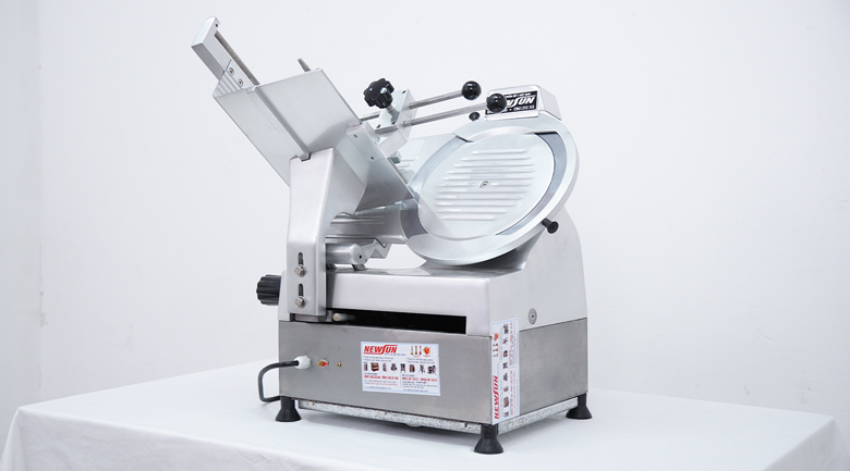 duoi-ava4-may-thai-thit-se-lanh-tu-dong-qh-300as Máy cắt thịt se lạnh tự động QH-300AS