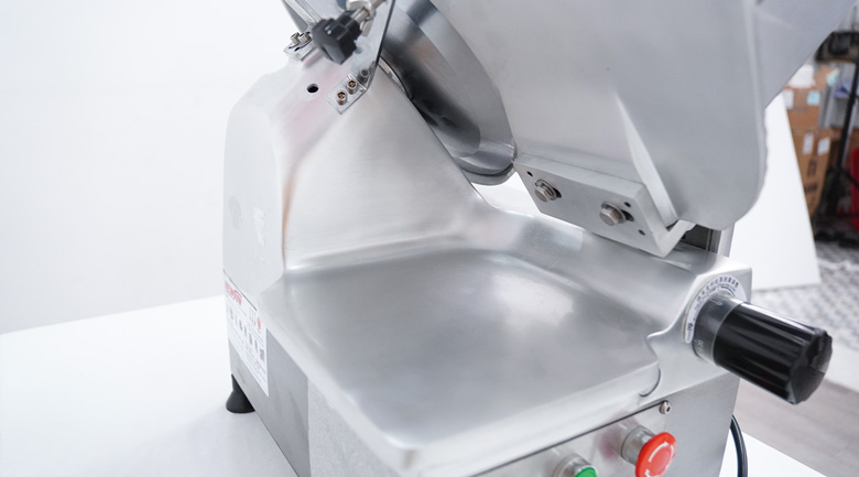 duoi-ava6-may-thai-thit-se-lanh-tu-dong-qh-300as Máy cắt thịt se lạnh tự động QH-300AS