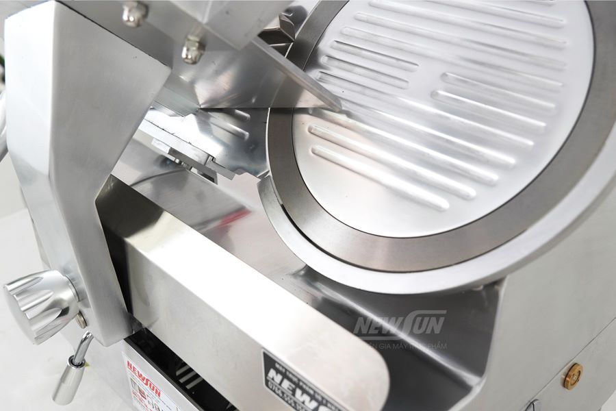 may-thai-thit-se-lanh-sl300bn-ban-cao-cap-1-9 may thai thit se lanh sl300bn ban cao cap 1 9